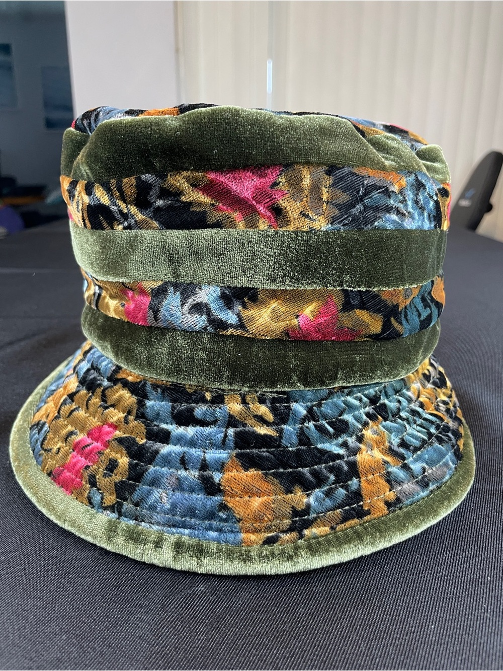 Vintage Scala COLLEZIONE Green Velvet Floral-Print cloche Bucket Hat jewel tones